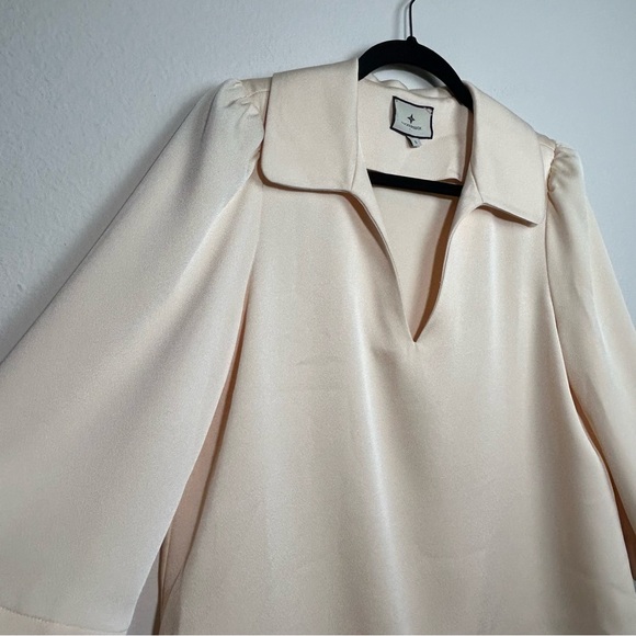 Tuckernuck Cream V-Neck Bell Sleeve Blouse Size Small - Picture 4 of 9